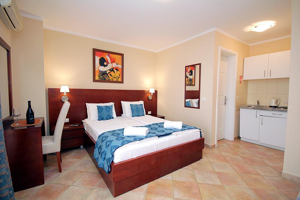 Apartments Villa Mare Mar Sutomore Bagian luar foto